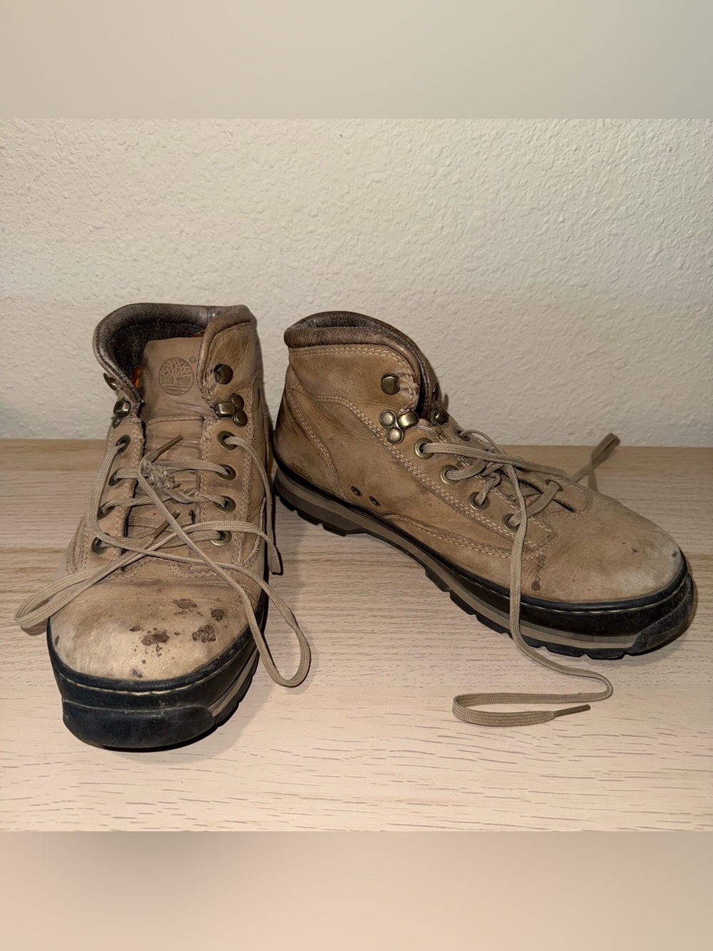 Timberland Men’s 8.5 Brown Leather Hiking Boots Rugged Outdoor Work Boots